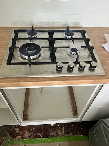 4-burner gas cooktop installation on timber benchtop
